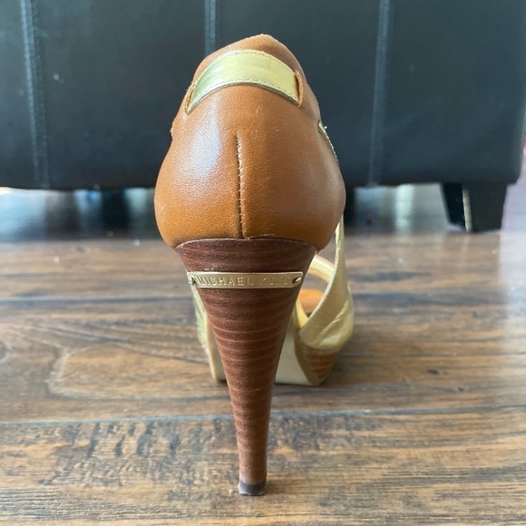 Michael by Michael Kors Women's Heels, Camel with Gold accents, Size 6M - Picture 2 of 13